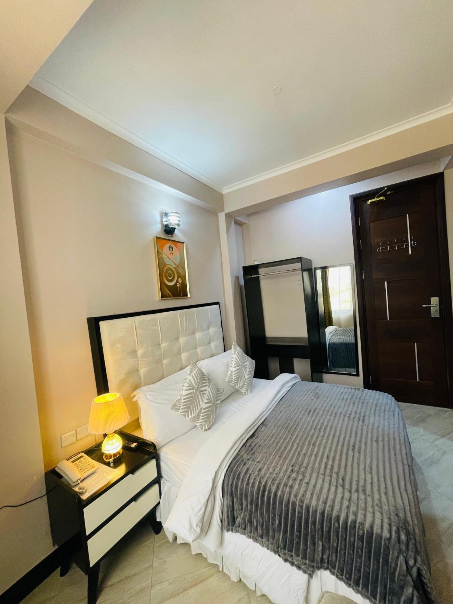 Diary Hotel ดาร์เอสซาลาม ภายนอก รูปภาพ